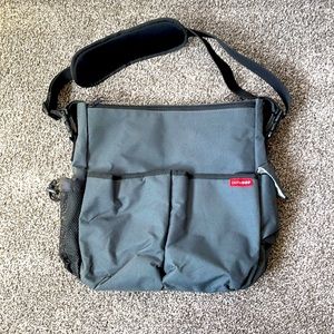 Skip Hop diaper bag - messenger style - Grey